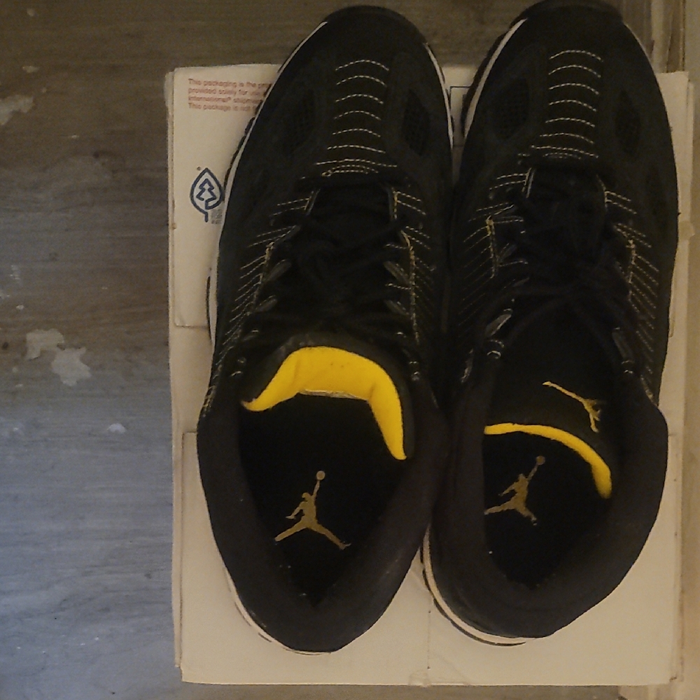 Jordan Men's Sneakers in Black and Yellow